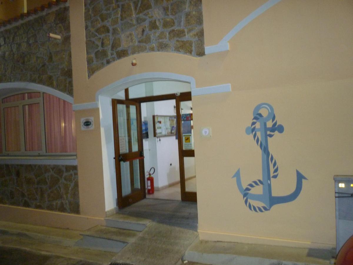 Hotel L'Ancora Санта Тереза Галура Екстериор снимка