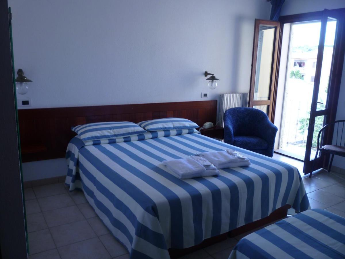 Hotel L'Ancora Санта Тереза Галура Екстериор снимка