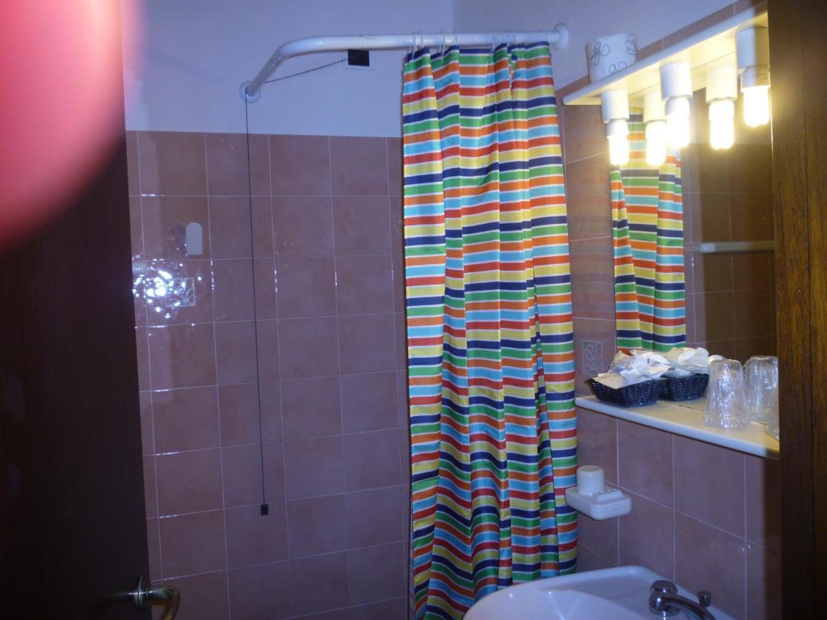 Hotel L'Ancora Санта Тереза Галура Екстериор снимка