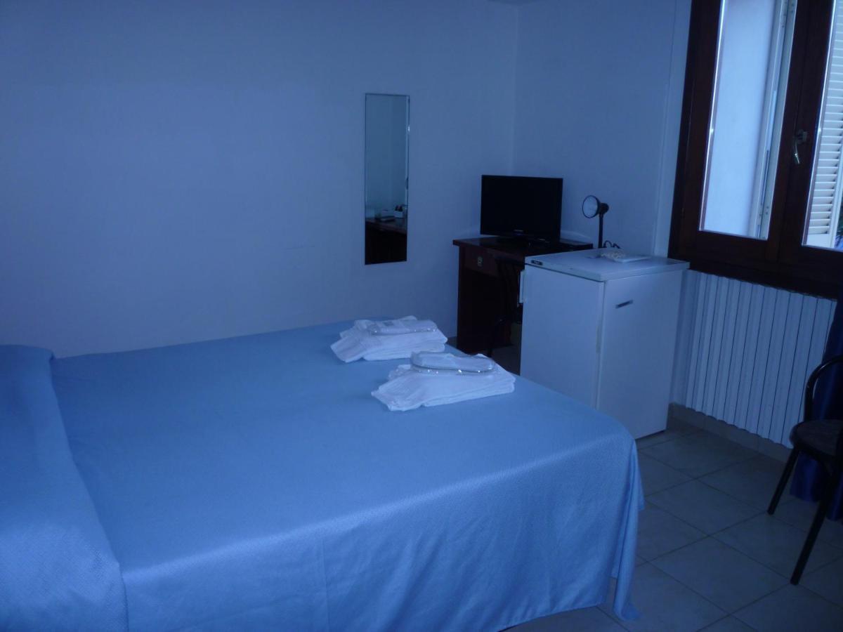 Hotel L'Ancora Санта Тереза Галура Екстериор снимка