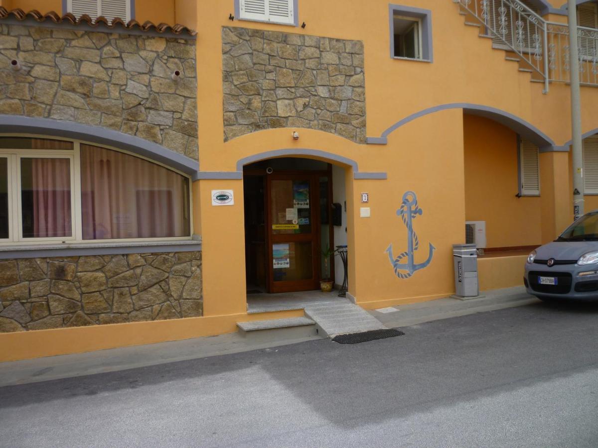 Hotel L'Ancora Санта Тереза Галура Екстериор снимка