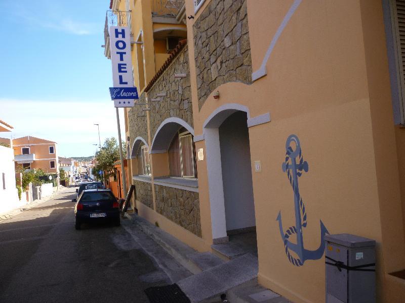 Hotel L'Ancora Санта Тереза Галура Екстериор снимка