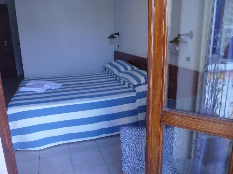 Hotel L'Ancora Санта Тереза Галура Екстериор снимка