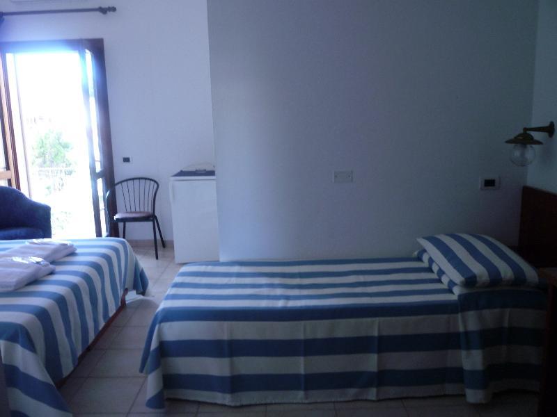 Hotel L'Ancora Санта Тереза Галура Екстериор снимка
