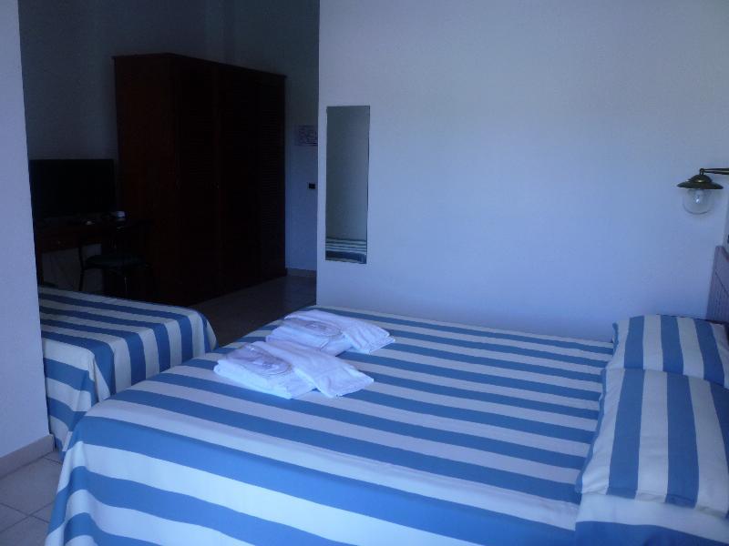 Hotel L'Ancora Санта Тереза Галура Екстериор снимка