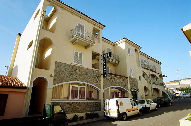 Hotel L'Ancora Санта Тереза Галура Екстериор снимка